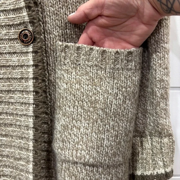 Roots women's oatmeal and white knit double breasted wool blend sweater size M - Picture 10 of 15